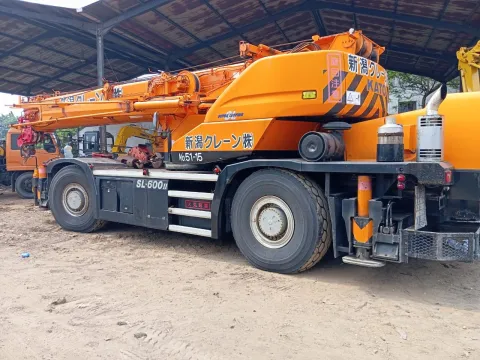 Mobile Crane Kato SR250R Rough Terrain Crane (Salinan) - Tampak samping kiri