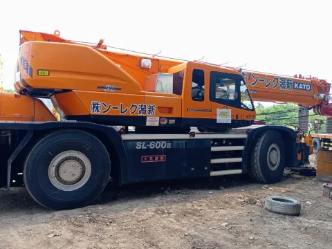 Mobile Crane Kato SR250R Rough Terrain Crane (Salinan) - Tampak samping kanan