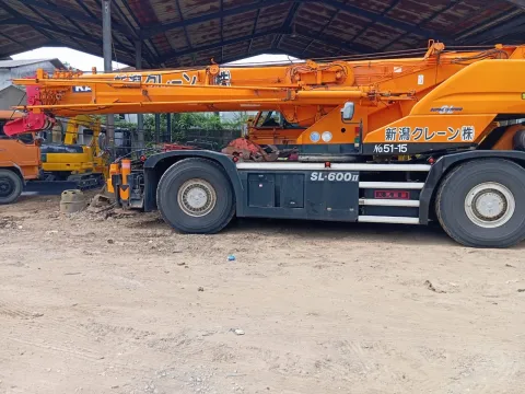 Mobile Crane Kato SR250R Rough Terrain Crane (Salinan) - Tampak depan