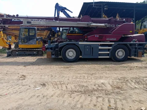Mobile Crane Kato SR250R Rough Terrain Crane - Tampak samping kiri