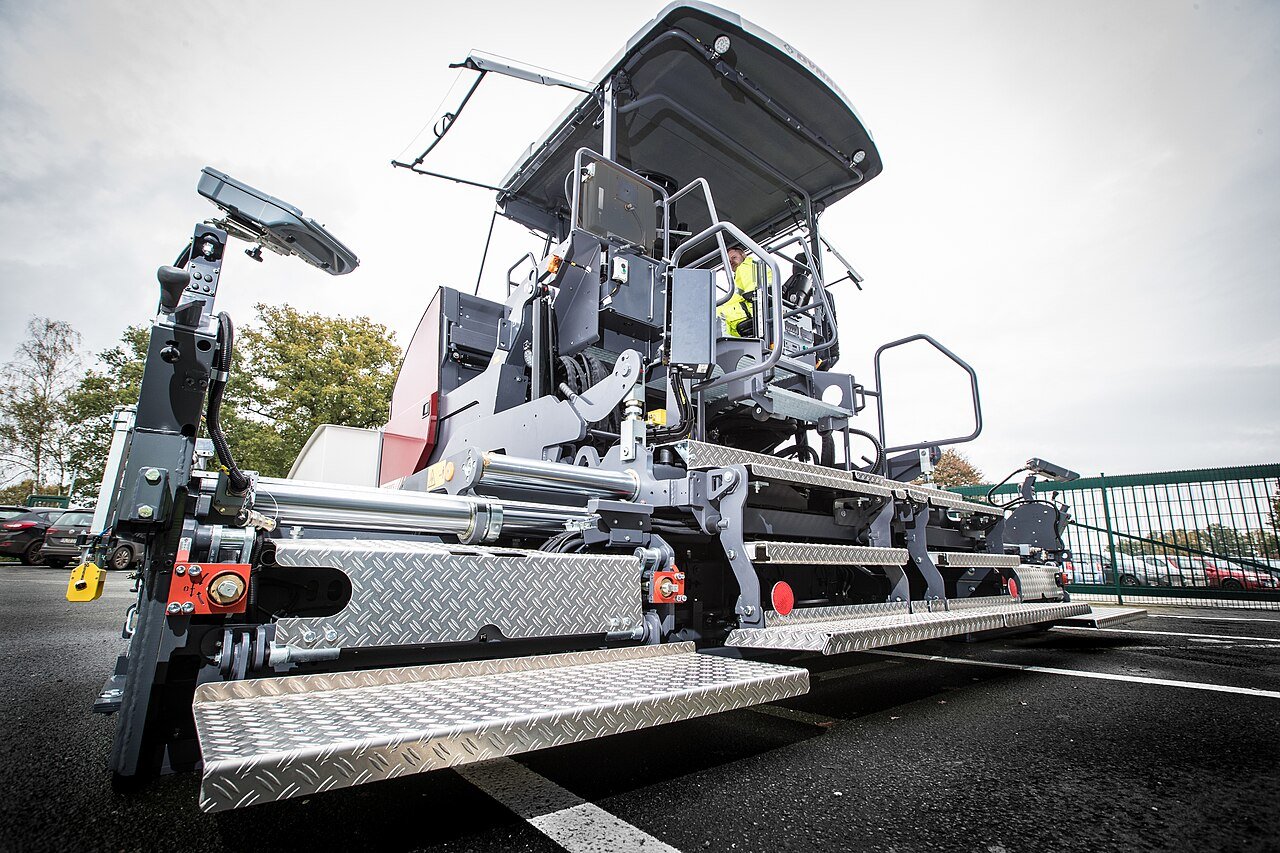 Perawatan Screed Asphalt Finisher agar Hamparan Tetap Rata