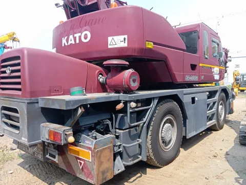 Mobile Crane Kato SR250R Rough Terrain Crane - Undercarriage dan track