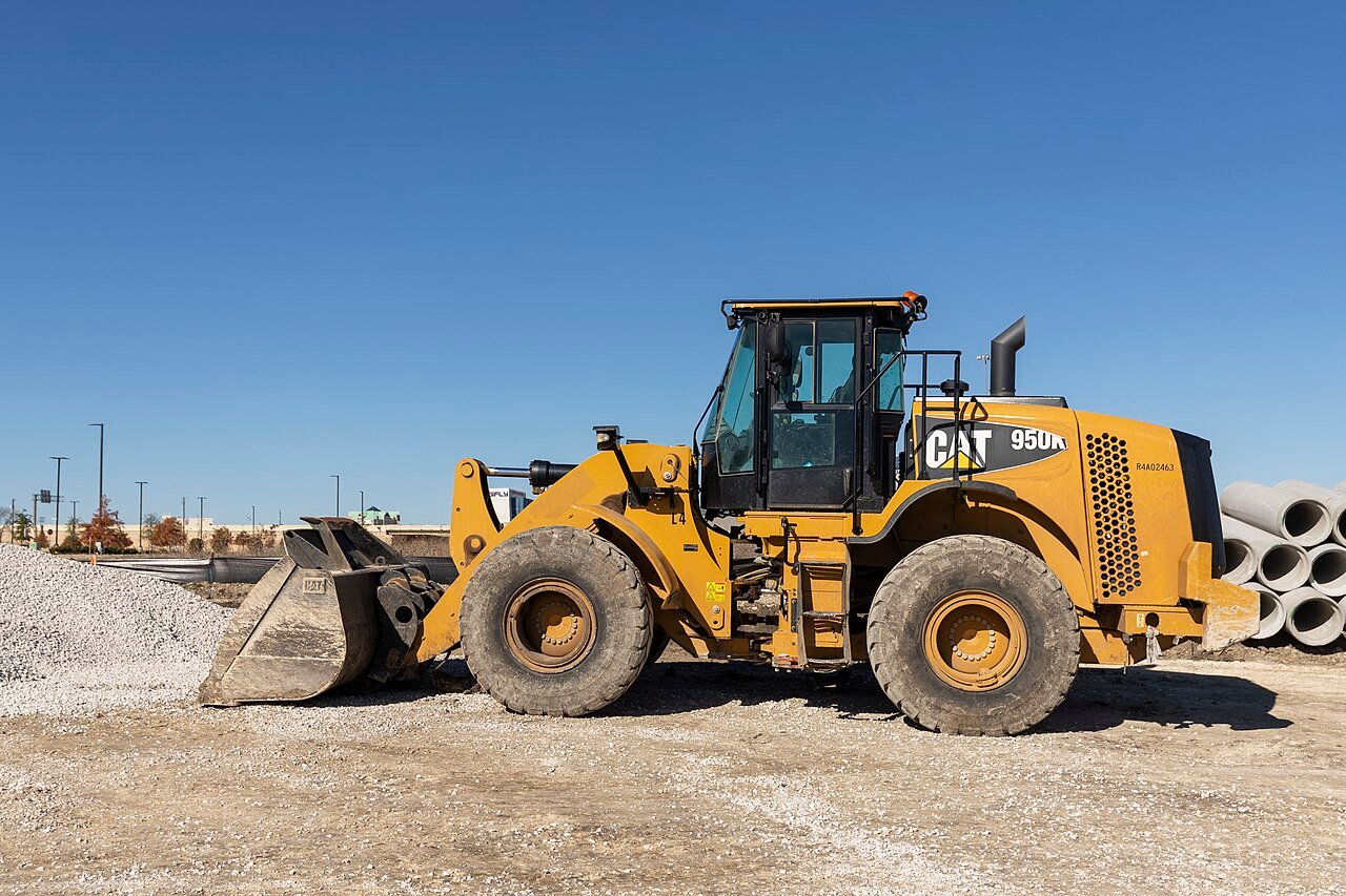 Teknik Operasi Wheel Loader yang Efisien: Pola V, Muat Truk, dan Hemat BBM